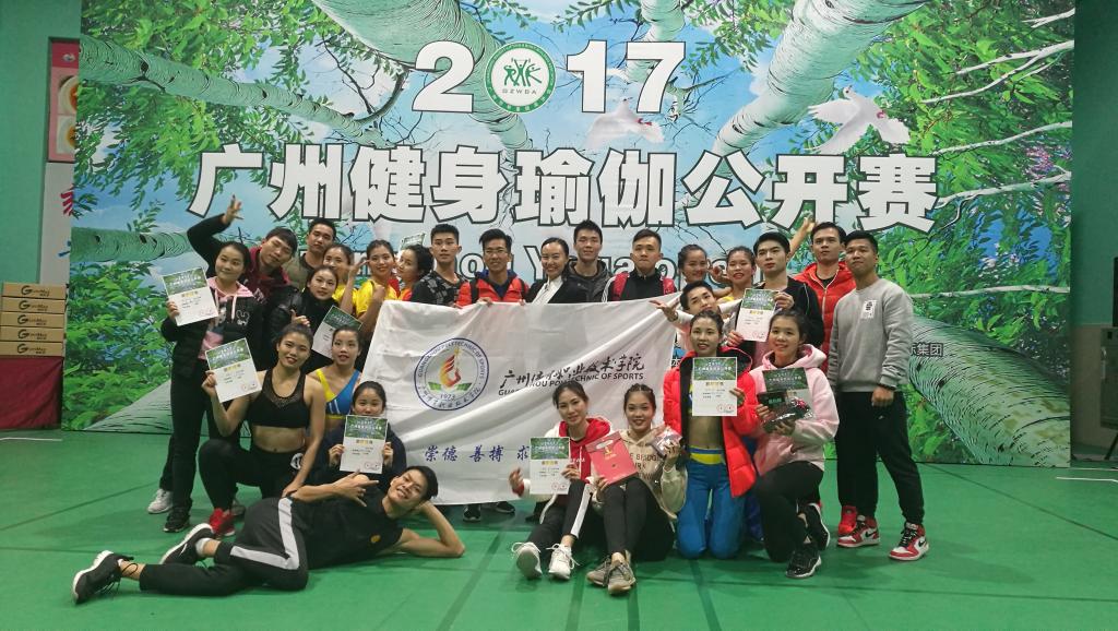 賽後指導教師與參賽選手合影留念